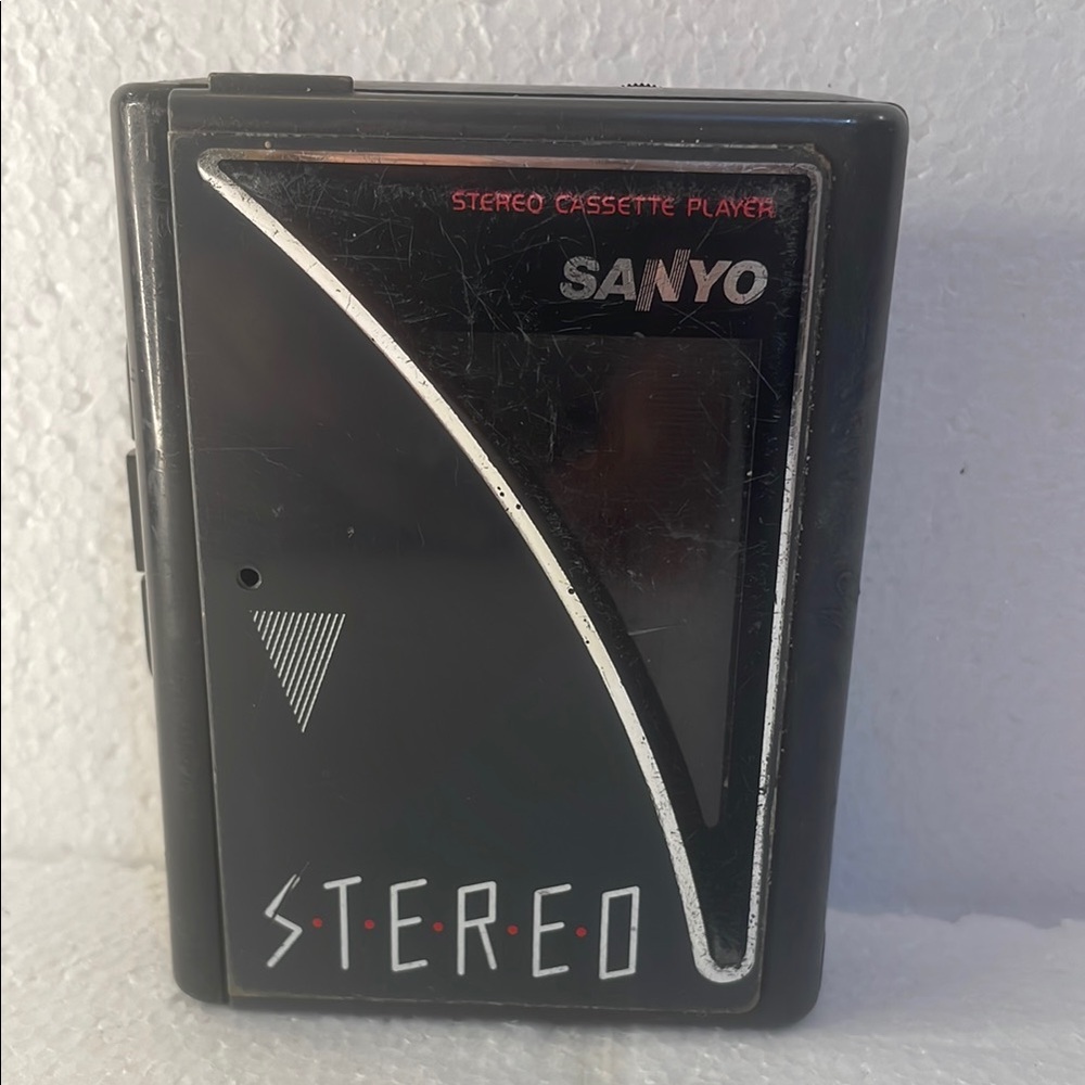 Vintage Sanyo Walkman MGP 14 Black Stereo Cassette Player auto stop belt clip